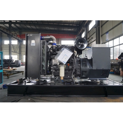 100kw上柴動力柴油發電機組-上柴股份4缸柴油機4HTAA4.3-G35柴油發電機組,缸徑/行程：105/124mm,柴油發電機組水冷發動機功率117KW,柴油發電機組配套馬拉松斯坦福發電機。廠價直銷歡迎選購：13773399855。